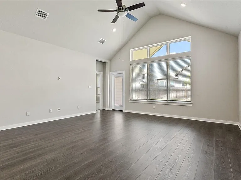 216 Upland Dr — Photo 6