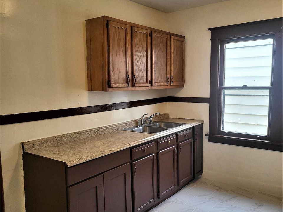 1st image of 2417 Bailey Ave #2