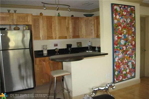 1st image of 660 NE 11th Ave APT 103