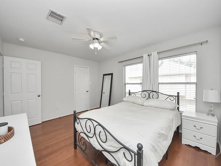 943 W Heights Hollow Ln — Photo 20