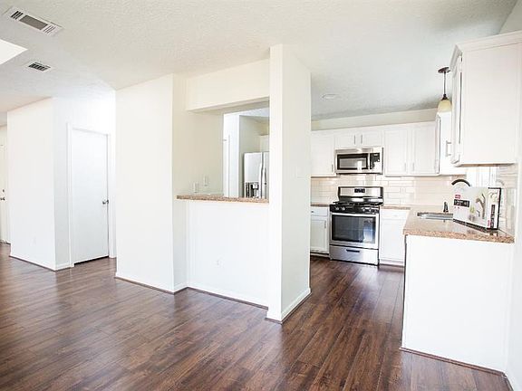4th image of 12310 Exbury Ct