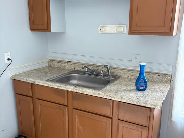 189 Comstock St Floor 2, New Brunswick, NJ 08901