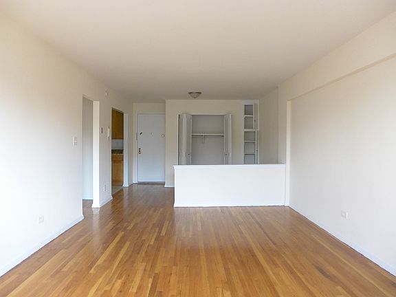 3rd image of 465 E 7th St APT 4L