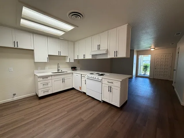 1519 Jennifer St #1 — Photo 3