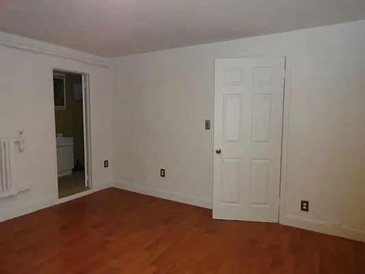 Rented by Halvatzis Realty | media 2