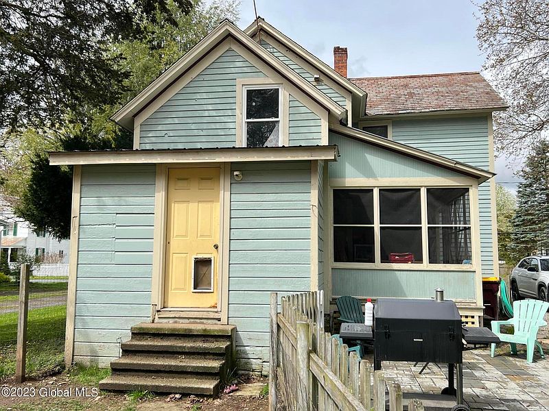 3rd image of 7 Gilmore Ave.
