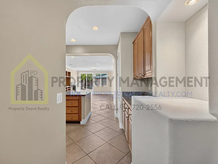 1570 Charm Way — Photo 10