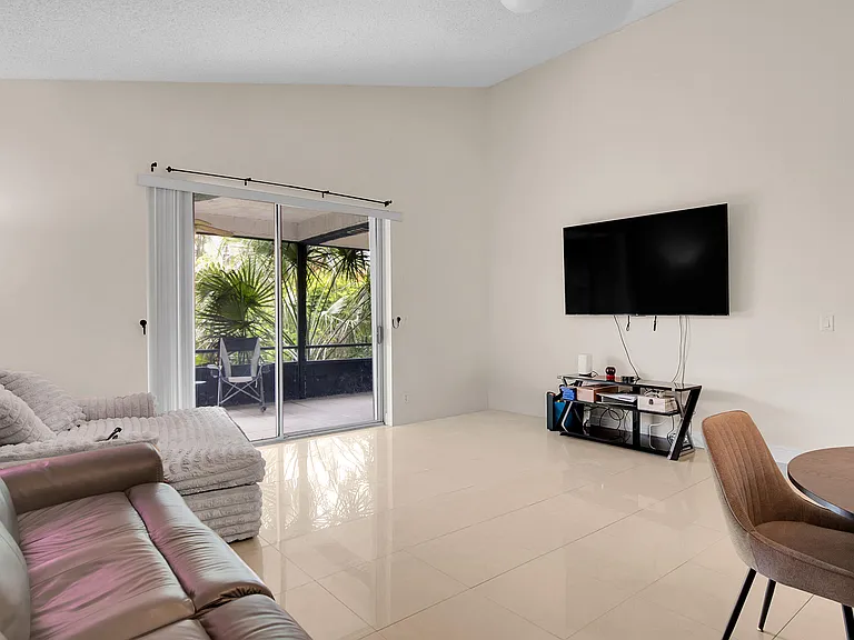 7705 Forest Green Ln — Photo 8