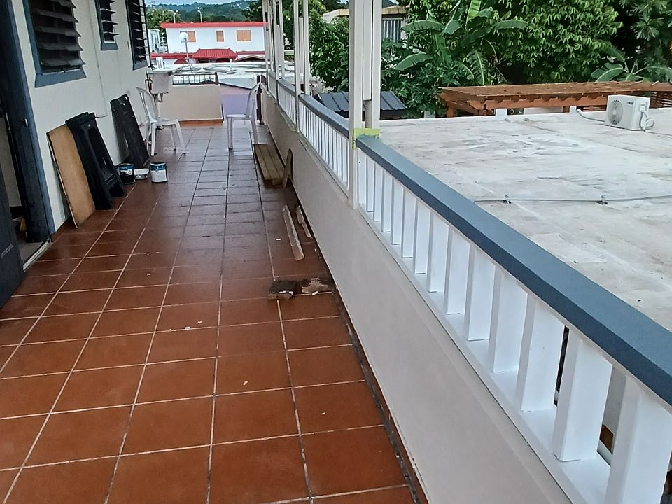 Side Balcony