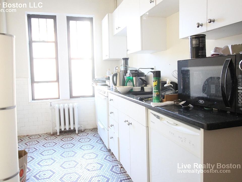 2nd image of 452 Park Dr APT 8F