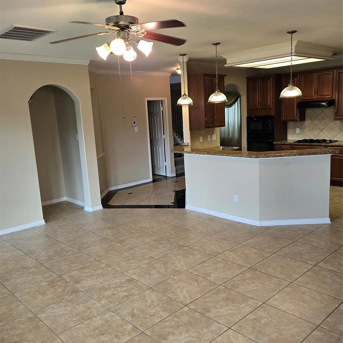 5 bed, 3.5 bath, 3051 sqft, $3,350 — Photo 4