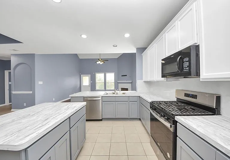2410 Summers Glen Ct — Photo 11