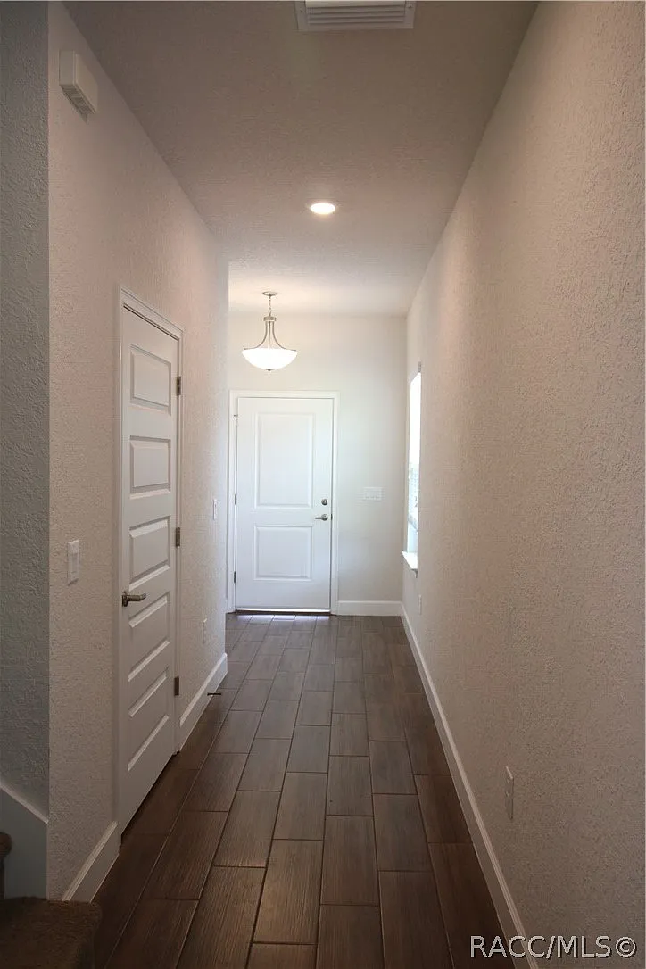 3 bed, 2.5 bath, 1728 sqft, $1,700 — Photo 3