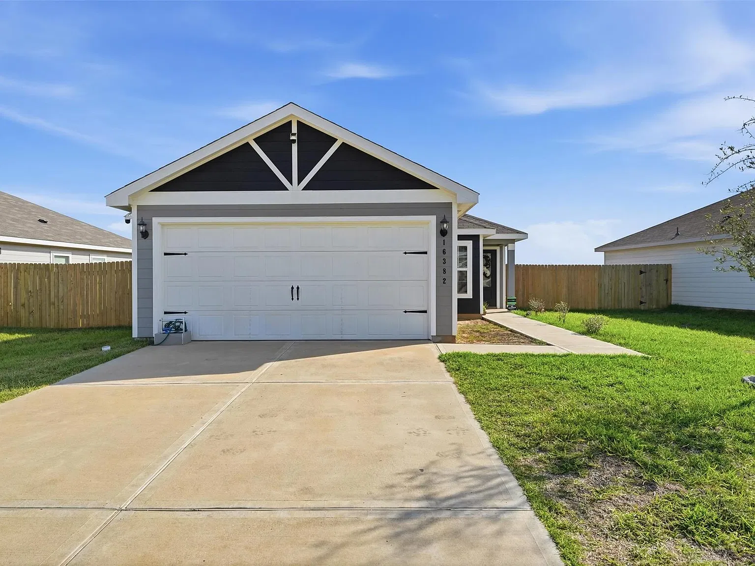 3 bed, 2.0 bath, 1081 sqft, $1,750 — Photo 1