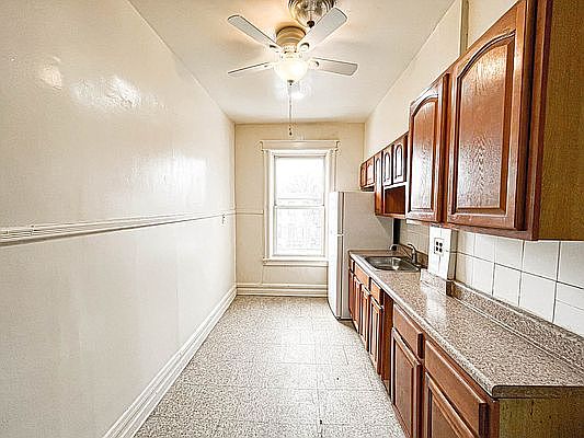 1st image of 238 E 32nd St #2