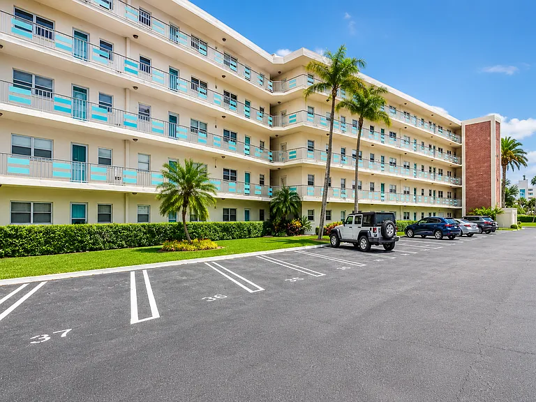 5575 Gulf Blvd #421 — Photo 28