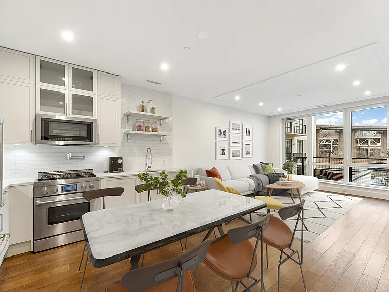 372 9th Luxury Rentals — Photo 11