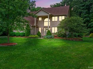 27180 John Dr, New Boston, MI 48164