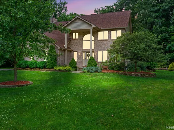 27180 John Dr, New Boston, MI 48164