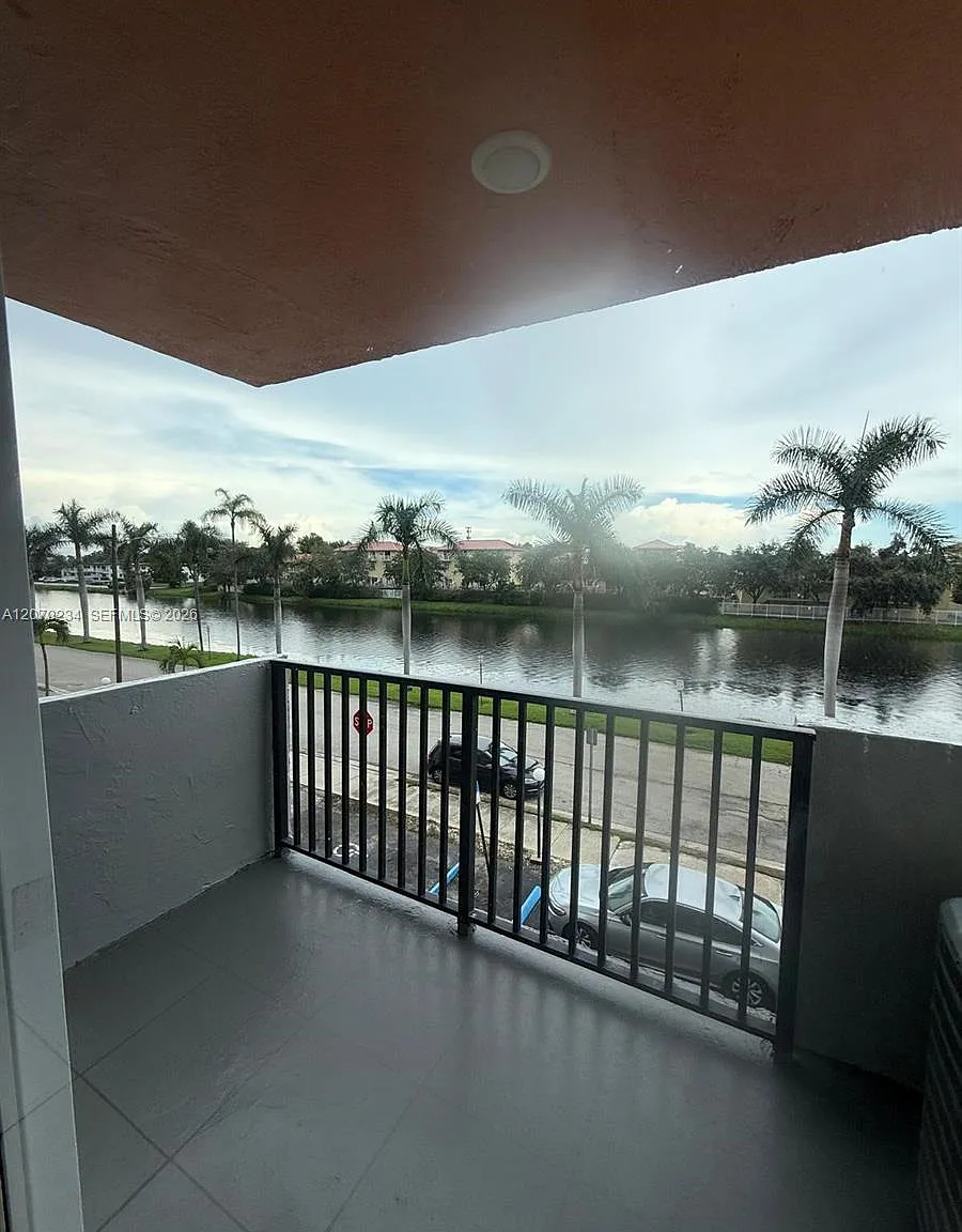 Inland Towers Condo — Photo 4
