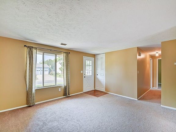 3rd image of 805 N Coolee Ln
