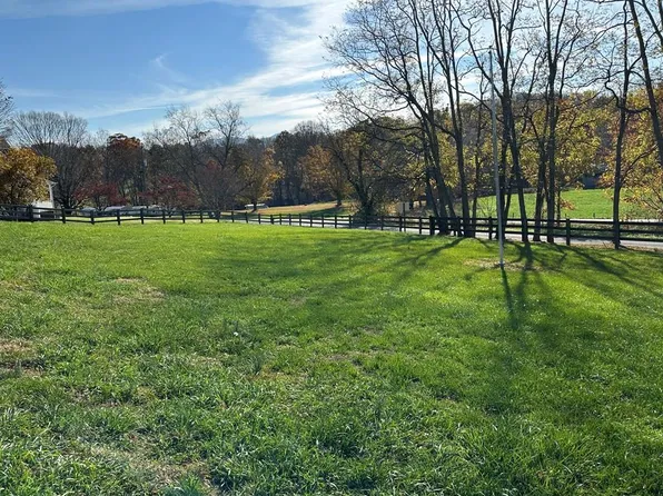 39211 Golden Glow Dr, Chilhowie, VA 24319