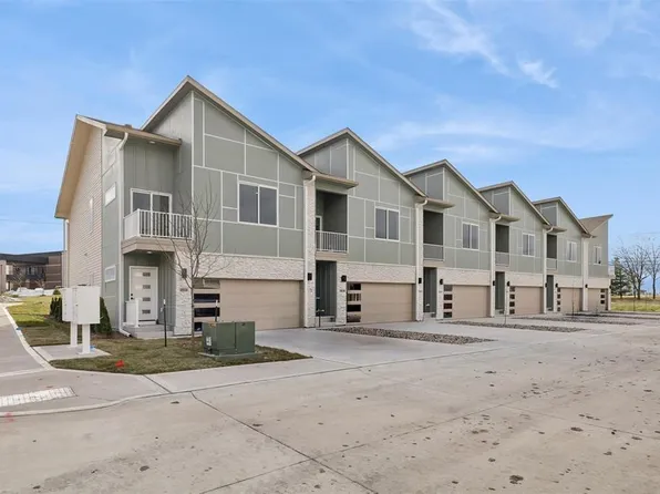 15540 Rocklyn Pl, Clive, IA 50325