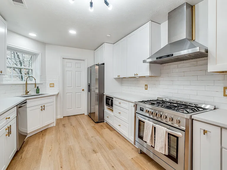9130 Valley Chapel Ln — Photo 17