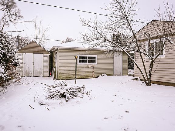 4th image of 27 Evergreen Ln