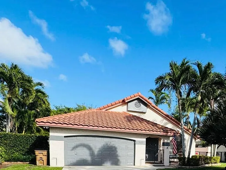 544 NW 38th Ave — Photo 10
