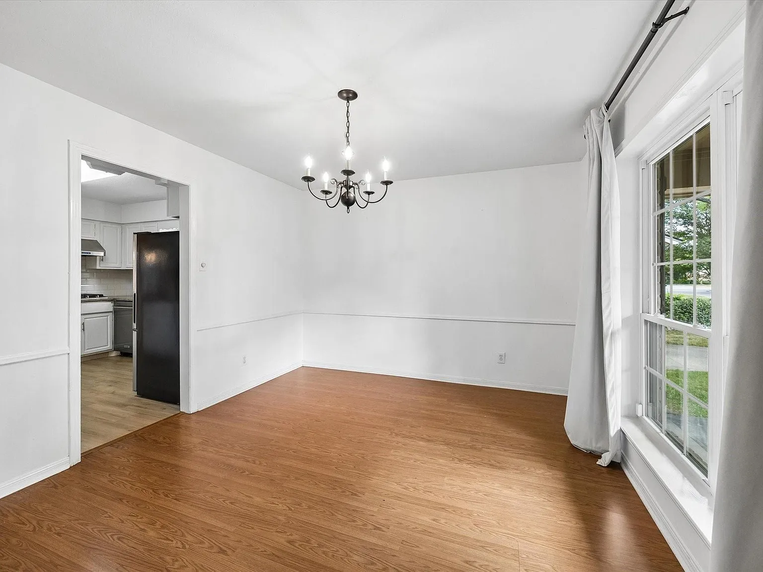 4 bed, 2.5 bath, 2463 sqft, $3,200 — Photo 3