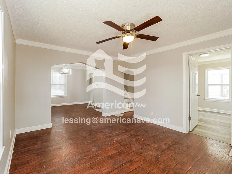 988396_002_living_room_13661335.jpg