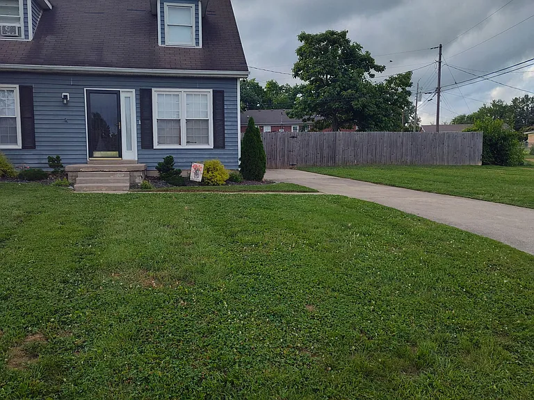 104 Holly Ct — Photo 2
