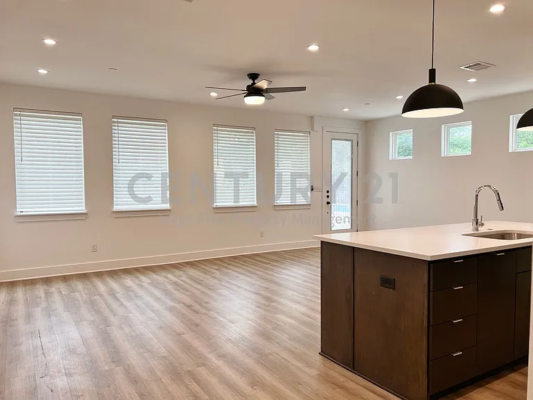 408 Dr Martin Luther King Jr Blvd #302 — Photo 4