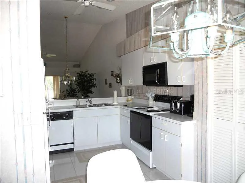 2 bed, 2.0 bath, 1333 sqft, $5,000 — Photo 3