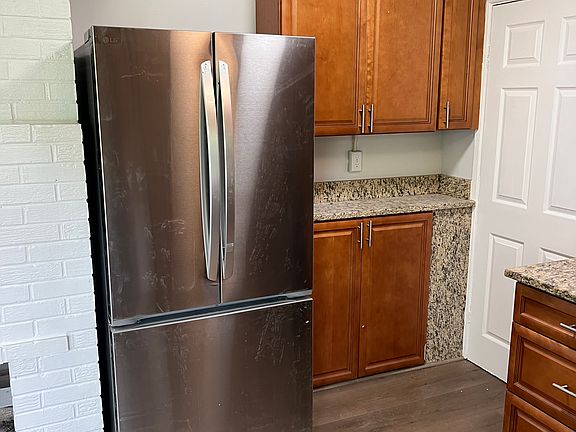 3rd image of 6713 Bostwick Dr