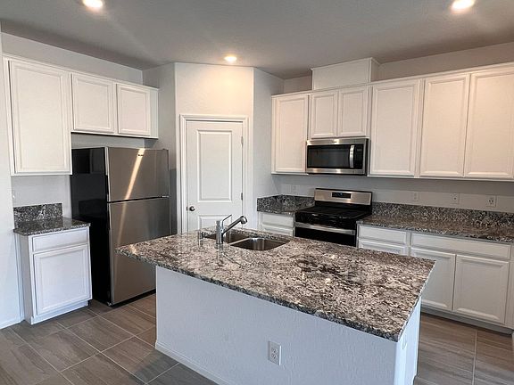 2nd image of 2544 Stanhurst Ave