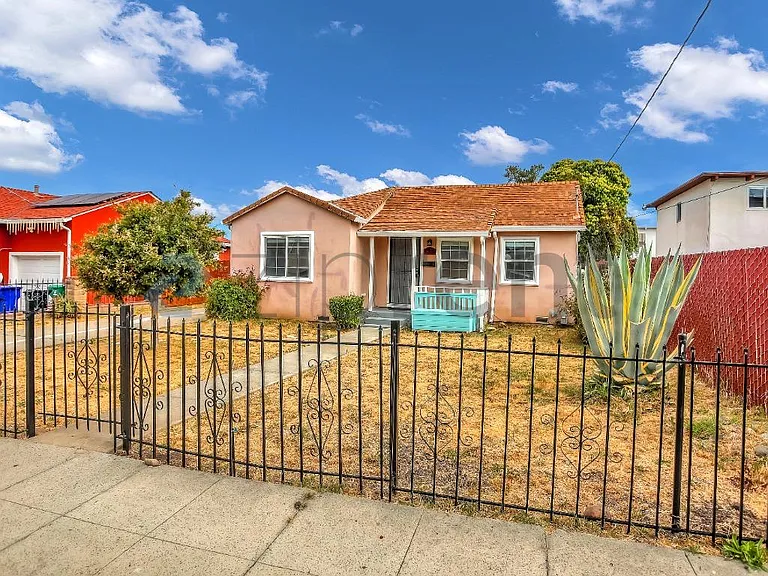 3817 Waller Ave — Photo 2