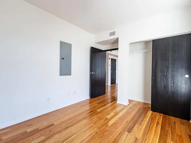 Rink Savoy Apartments — Photo 11