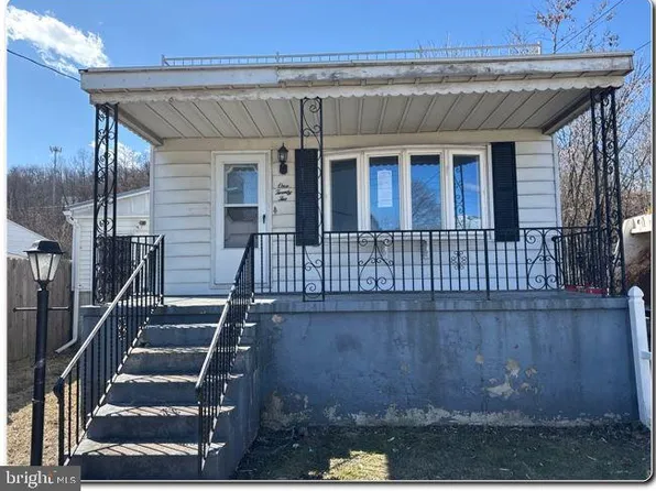 122 S 3rd St, Saint Clair, PA 17970