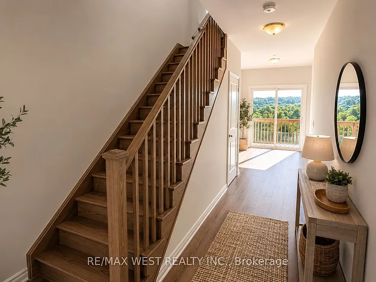 15 Inverary Cres — Photo 3