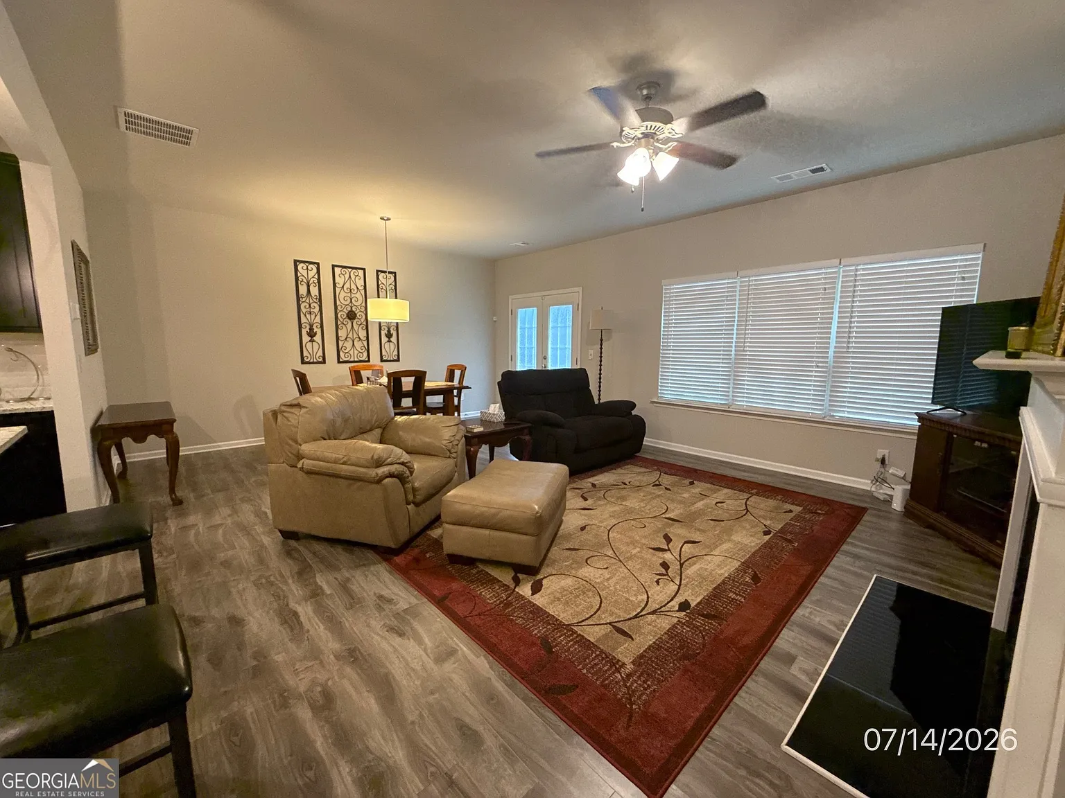 3 bed, 2.5 bath, 2072 sqft, $2,400 — Photo 4
