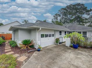 124 Holly Tree Ln, Hampstead, NC 28443