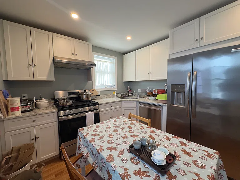 69 Holmes St #2 — Photo 2