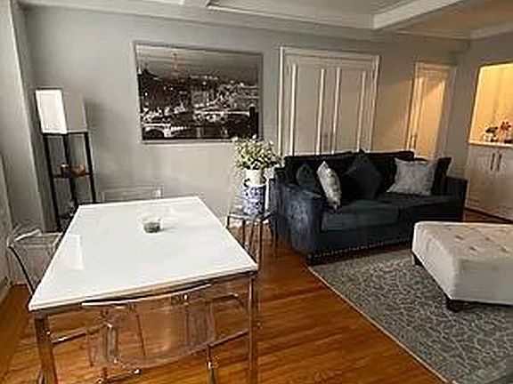 4th image of 10 Park Ave #17R