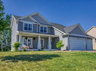 19791 Holloway Ln, Lakeville, MN 55044