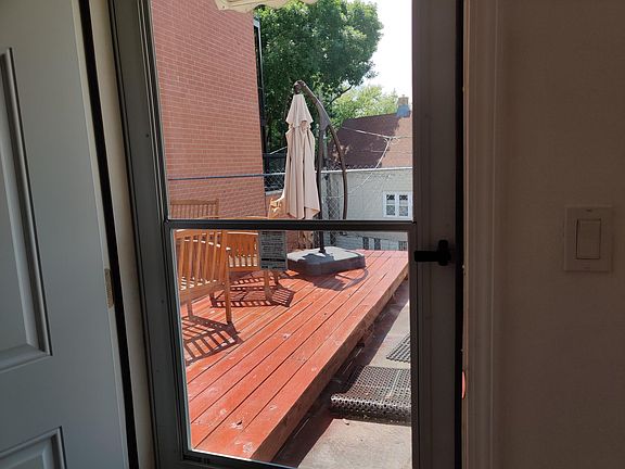 2nd image of 4312 N Lincoln Ave