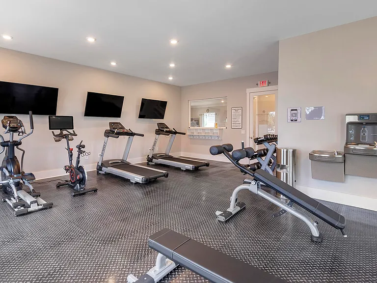 The Pointe Grand Apartment Homes — Photo 20