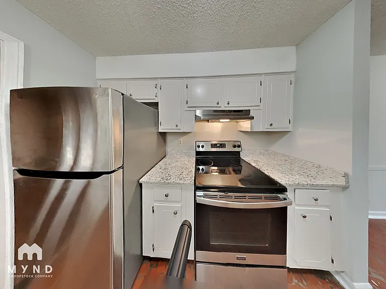 2154 Ashland Dr — Photo 3