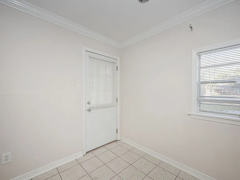 807 Market St — Photo 7